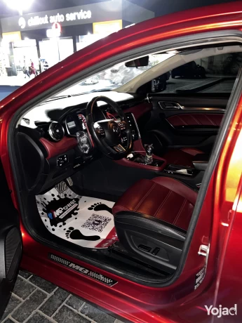 mg-6-luxury-red-interior-big-6