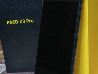 Poco x3 pro مساحه 256 رام 8+3 الجهاز متفتحش يوجد خرابيش في