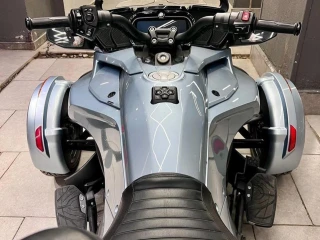 Canam Spyder F3 موديل 2021 عداد 7000 كيلو 1300cc السعر : 1,3