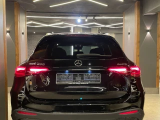 Mercedes GLC200 SUV 4-Matic AMG Zero 2023 اسود فرش جملي 2000