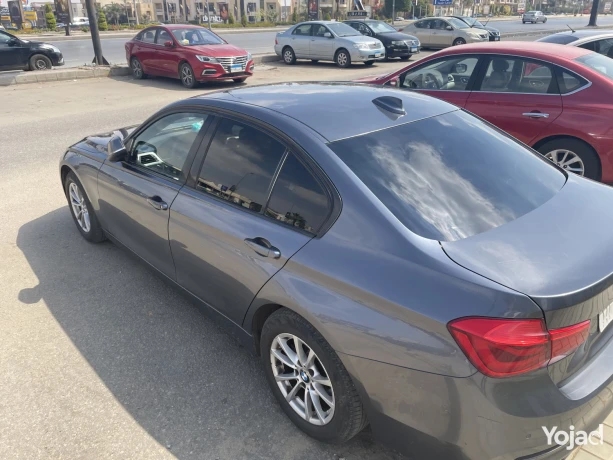 bmw-318i-exclusive-2019-big-5