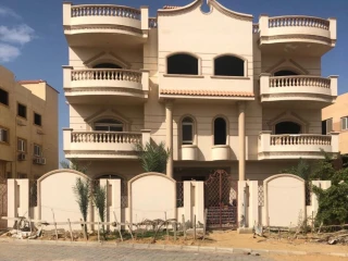 للبيع فيلا في الشروق الحي الثالث شرق المتميز