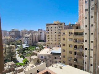 وحدة سكنيه للبيع في جليم فيو مفتوح خطوات من نوتردام 100م