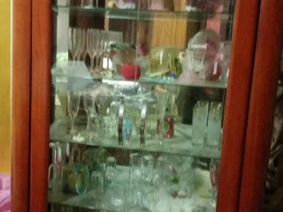 دولاب فضية خشب زان ظهر زجاج