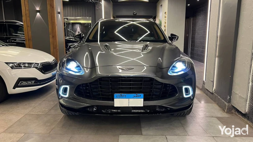 aston-martin-dbx-big-1