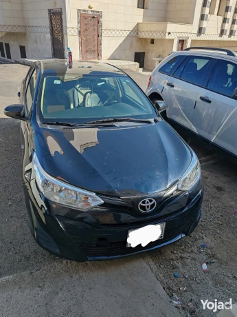 toyota-yarys-khlygy-2019-big-1