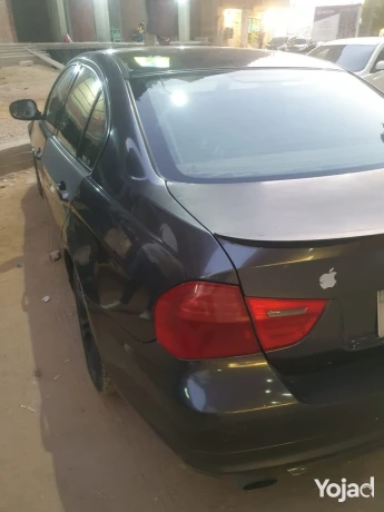 bmw-318i-2012-llbyaa-big-2