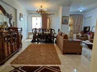 للبيع بموقع مميز بسابا باشا وتري البحر