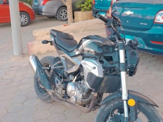 للبيع موتوسيل هوندا وينج R S 250 لون اسود موديل 2011 رخصه