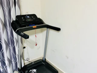 Treadmill للبيع استخدام اقل من شهر بالكارتونه