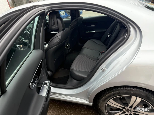 mercedes-c180-model-2024-big-8