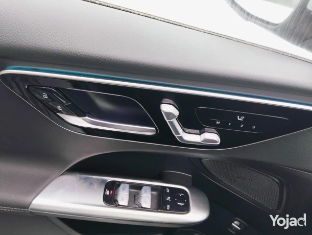 mercedes-c180-model-2024-big-2