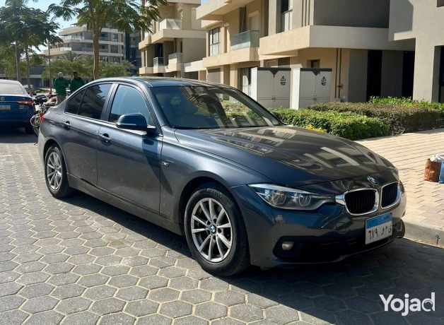 bmw-318i-2019-big-1