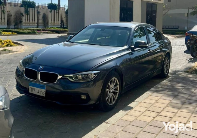 bmw-318i-2019-big-0