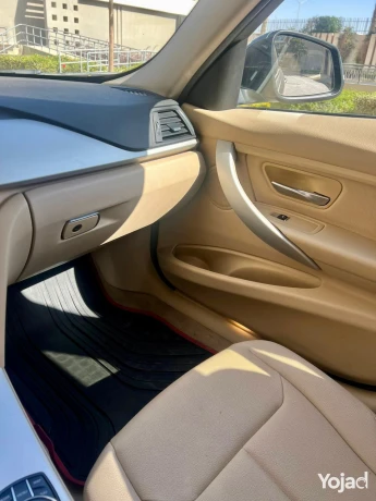 bmw-318i-2019-big-6