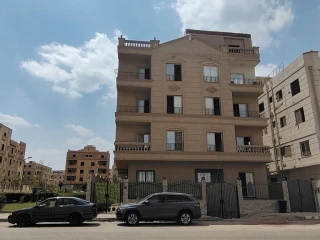 شقه ارضي بحديقه خاصه وجراج