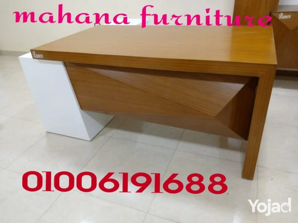 fy-mkan-oahd-balmhndsyn-athath-mktby-okrasy-mktb-big-0