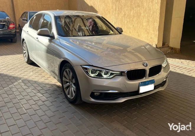 bmw-318i-luxury-2017-big-1