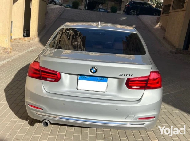 bmw-318i-luxury-2017-big-2