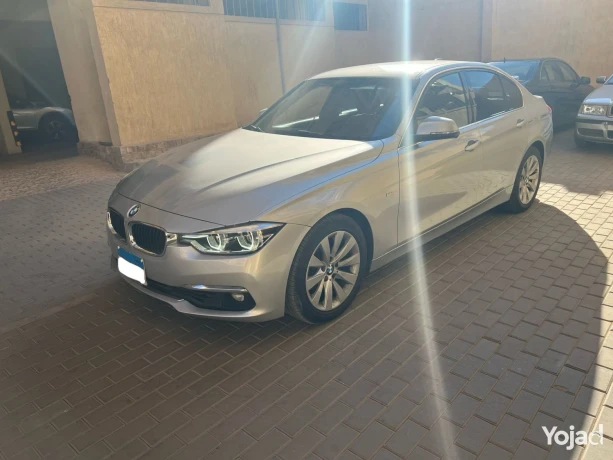 bmw-318i-luxury-2017-big-4