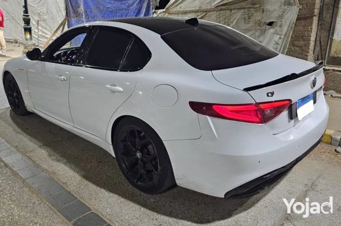 alfa-romeo-giulia-2022-big-5