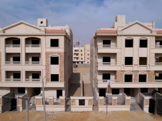 شقة استلام فوري بالتقسيط بسعر لقطة في التجمع الخامس