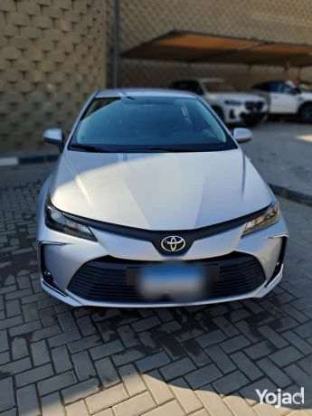 toyota-corolla-big-0