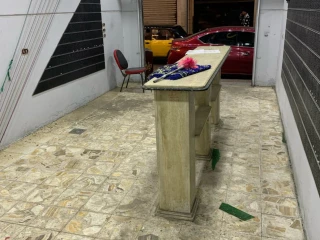 محل 40 متر للإيجار في الحضرة القبلية كامل العدادات وحمام