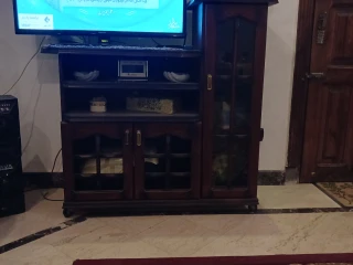 ترابيزه تليفزيون