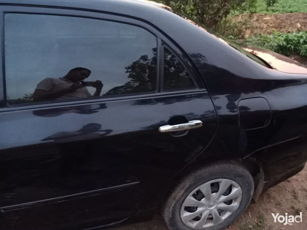 toyota-krola-yabany-2010-big-2
