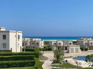 شالية للبيع بموقع خيالي علي البحر