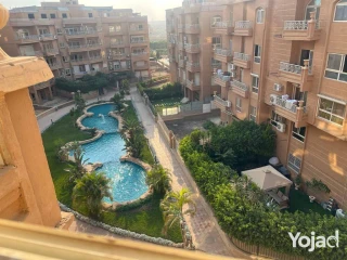 شقه ف كمبوند مروج