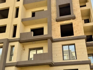 شقة فاخرة للبيع في القاهرة الجديدة جاهزة للمعاينة فوراً
