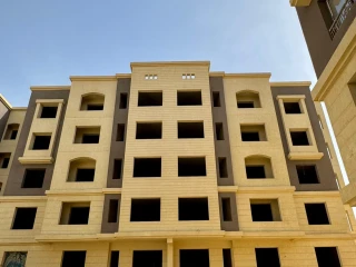 شقة فاخرة للبيع في القاهرة الجديدة جاهزة للمعاينة فوراً وبأف