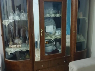 ترابيزة سفرة ٦ كراسى ومعاها النيش بتاعها