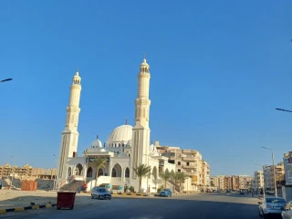 الشقه 130 متر علي طوب تلت غرف وصاله شايفه البحر