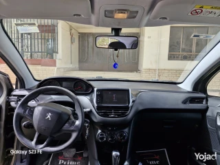 للبيع عربيه بيجو ٢٠٨