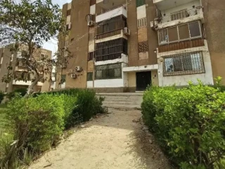 شقه للبيع مدينه 15مايو مجاوره 7