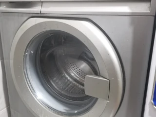 غسالة مستعملة للبيع بسبب السفر