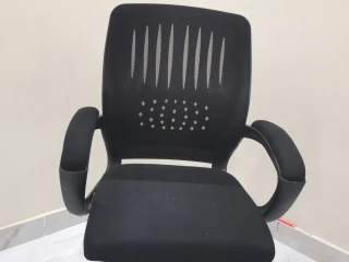 كرسيين مكتب