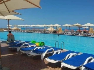ِشاليه مميز للبيع في قرية Marseilia beach 5 في خليج راس الحك