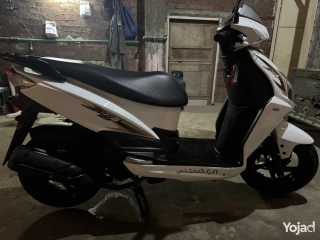 للبيع سكوتر sym jet4 ماشي ١٥٠٠ كيلو فقط شاريه من شهرين