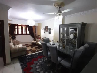شقه للبيع في نزله اندريا خلف المحكمه الدستوريه كورنيش المعاد