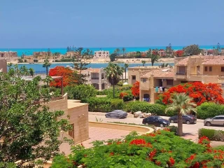 شاليه للاايجار بمارينا ٢ من المالك مباشره فيو بحر وبحيره فرش
