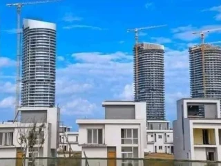 تاون هاوس مميز للببيع في العالمين بالقرب من ابراج العالمين