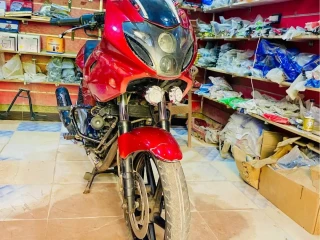 220 باجاج احمر