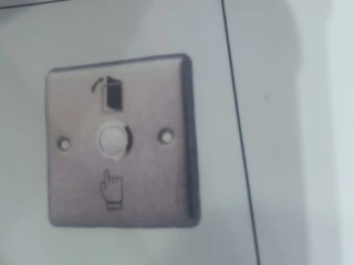 مفتاح خروج معدني
