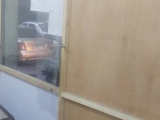 شاسيه خشب ابيض وباب حشو ابلكاش محل للبيع
