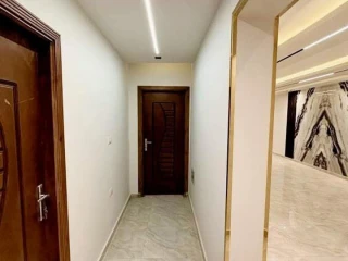 شقة فى كمبوند دور خامس لقطه بموقع متميز نازله دائري المريو