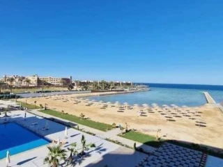 استوديو 54 متر يطل على البحر